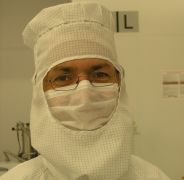 Prof. Dr. Heiland im Schutzanzug Kopf einer Person im Schutzanzug